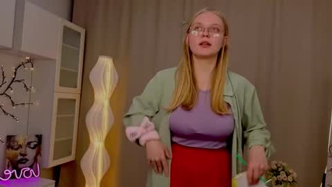 Snapshot of melindaventuri chatting on April 2026 07:33:01 PM Alice - online show from April 2026 07:33:01 PM