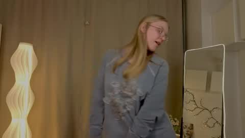 Snapshot of melindaventuri chatting on April 2026 07:11:01 PM Alice - online show from April 2026 07:11:01 PM