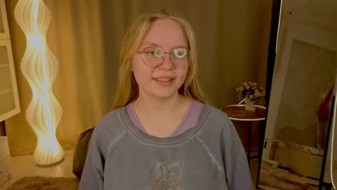 Snapshot of melindaventuri chatting on April 2026 07:00:01 PM Alice - online show from April 2026 07:00:01 PM