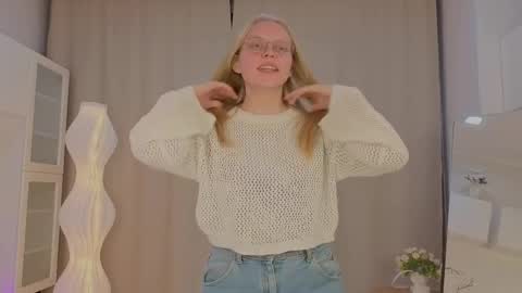 Snapshot of melindaventuri chatting on April 2026 07:04:02 PM Alice - online show from April 2026 07:04:02 PM