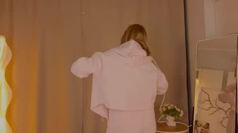 Snapshot of melindaventuri chatting on April 2026 07:19:01 PM Alice - online show from April 2026 07:19:01 PM