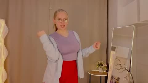 Snapshot of melindaventuri chatting on April 2026 07:10:01 PM Alice - online show from April 2026 07:10:01 PM