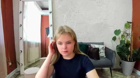 Sophia online show from October 2025 09:07:01 AM