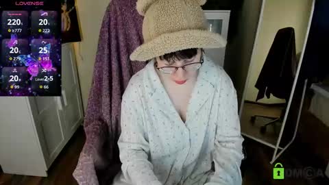 Snapshot of melissa_wells chatting on September 2025 09:25:01 PM Melissa online show from September 2025 09:25:01 PM