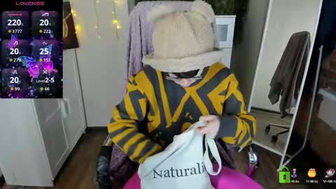 Snapshot of melissa_wells chatting on October 2025 09:57:01 PM Melissa online show from October 2025 09:57:01 PM