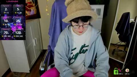 Snapshot of melissa_wells chatting on October 2025 09:25:01 PM Melissa online show from October 2025 09:25:01 PM