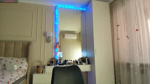 Snapshot of melissa_yamazaki chatting on April 2026 06:49:02 AM Lisaa online show from April 2026 06:49:02 AM