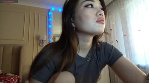 Snapshot of melissa_yamazaki chatting on April 2026 04:32:01 AM Lisaa online show from April 2026 04:32:01 AM