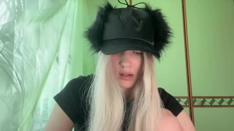 cutebutnyet online show from April 2026 10:19:02 AM