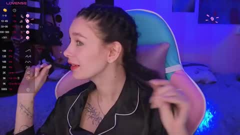Snapshot of mella_freya chatting on January 2025 09:14:02 PM Freya IM NONUDE online show from January 2025 09:14:02 PM