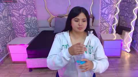 Snapshot of mellani_tay chatting on February 2025 03:21:02 AM Mellani  online show from February 2025 03:21:02 AM