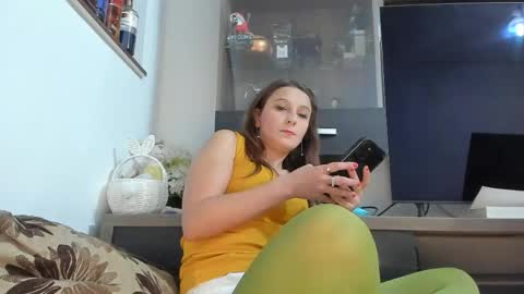 Snapshot of mellbell_ chatting on May 2026 06:57:02 PM MellyMell online show from May 2026 06:57:02 PM