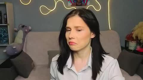 mellhyees online show from February 2026 05:17:02 PM