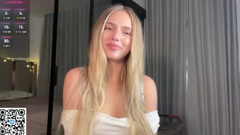 Snapshot of mellisssa_xo chatting on July 2026 07:34:01 AM lily Alice online show from July 2026 07:34:01 AM