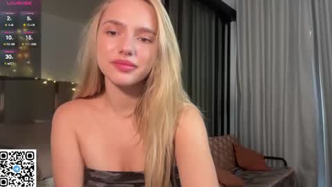 Snapshot of mellisssa_xo chatting on July 2026 08:50:01 AM lily Alice online show from July 2026 08:50:01 AM