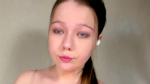 MelMooon online show from May 2026 02:02:01 PM