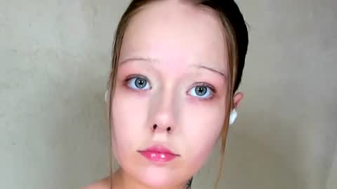 MelMooon online show from July 2026 08:12:02 PM