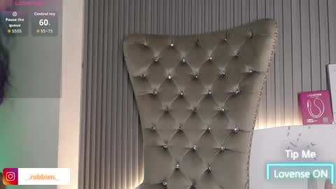 Snapshot of melodiroux_ chatting on May 2026 02:11:02 PM Melodi online show from May 2026 02:11:02 PM