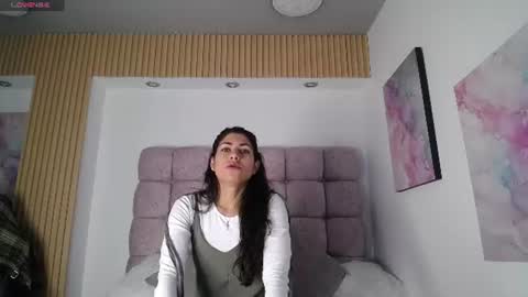 Snapshot of melodiroux_ chatting on June 2026 01:13:02 PM Melodi online show from June 2026 01:13:02 PM