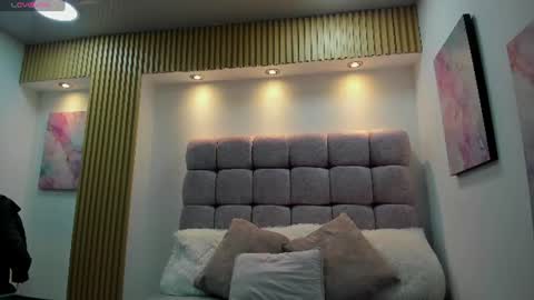 Snapshot of melodiroux_ chatting on June 2026 12:26:02 PM Melodi online show from June 2026 12:26:02 PM