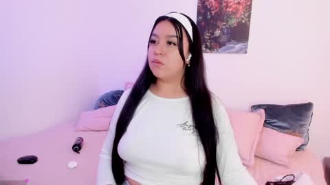  Leslie  online show from February 2025 04:10:01 PM