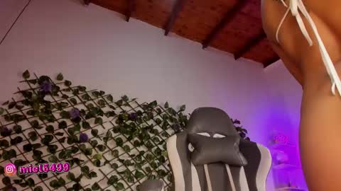 melody_cute10 online show from February 2025 01:48:01 PM