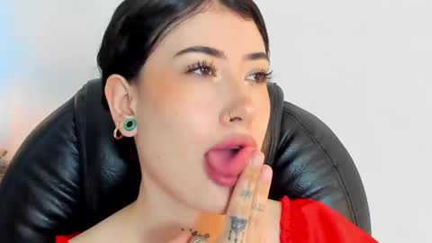 Snapshot of melody_suarez chatting on December 2024 08:40:02 PM MELODY online show from December 2024 08:40:02 PM