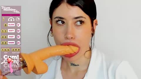 Snapshot of melody_suarez chatting on December 2024 01:03:01 AM MELODY online show from December 2024 01:03:01 AM