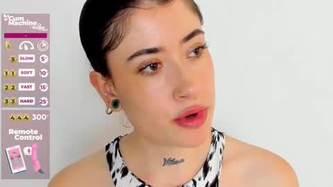 Snapshot of melody_suarez chatting on December 2024 02:30:02 AM MELODY online show from December 2024 02:30:02 AM
