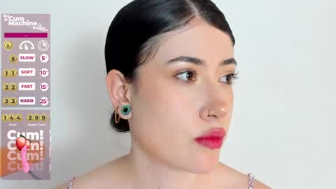 Snapshot of melody_suarez chatting on December 2024 10:35:02 PM MELODY online show from December 2024 10:35:02 PM