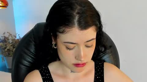 Snapshot of melody_suarez chatting on December 2024 12:53:01 AM MELODY online show from December 2024 12:53:01 AM