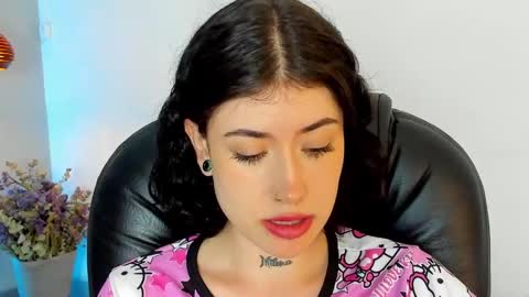 Snapshot of melody_suarez chatting on December 2024 10:59:02 PM MELODY online show from December 2024 10:59:02 PM