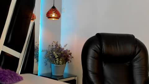 Snapshot of melody_suarez chatting on December 2024 10:55:01 PM MELODY online show from December 2024 10:55:01 PM
