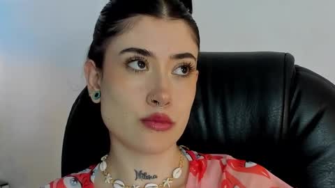 Snapshot of melody_suarez chatting on December 2024 01:56:01 AM MELODY online show from December 2024 01:56:01 AM