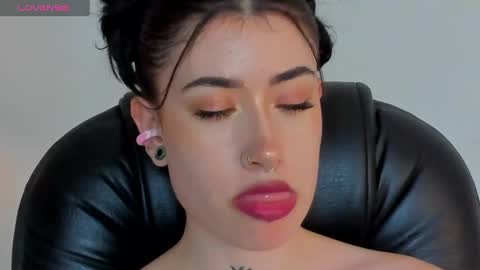 Snapshot of melody_suarez chatting on January 2025 01:34:02 AM MELODY online show from January 2025 01:34:02 AM