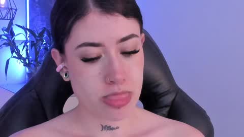 Snapshot of melody_suarez chatting on February 2025 02:15:01 AM MELODY online show from February 2025 02:15:01 AM
