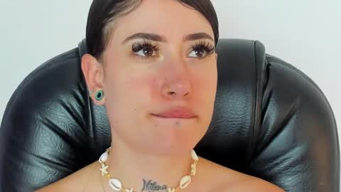 Snapshot of melody_suarez chatting on February 2025 01:57:01 AM MELODY online show from February 2025 01:57:01 AM