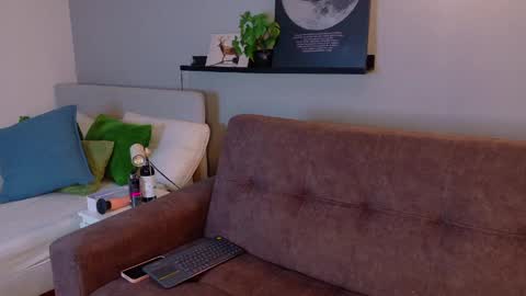 M E L O D Y  online show from April 2026 07:22:01 PM