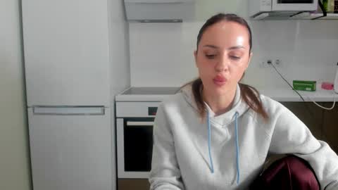 Snapshot of melodyhewit chatting on April 2026 06:52:01 AM Masha online show from April 2026 06:52:01 AM
