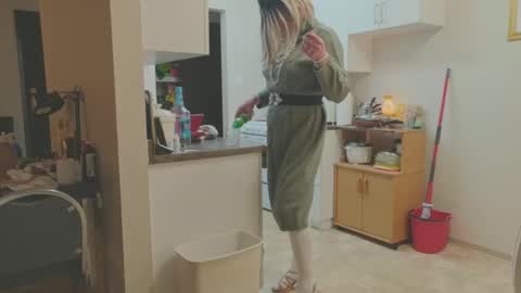 Melody online show from November 2025 08:30:01 PM