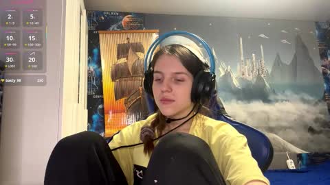 Hi Im Aria 18 years old online show from March 2026 01:28:02 PM