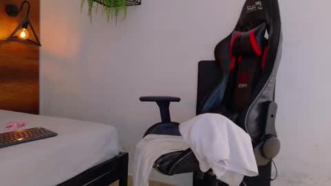  Memphis Williams  online show from March 2026 03:57:02 AM