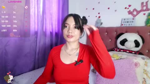 Snapshot of mena_hicks chatting on February 2025 08:20:02 PM Heart online show from February 2025 08:20:02 PM