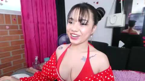 Snapshot of mena_hicks chatting on September 2025 10:10:02 PM Heart online show from September 2025 10:10:02 PM