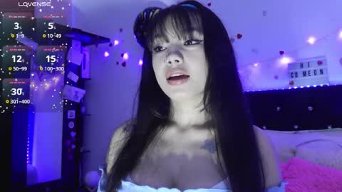 Snapshot of mena_hicks chatting on March 2026 12:25:01 AM Heart online show from March 2026 12:25:01 AM