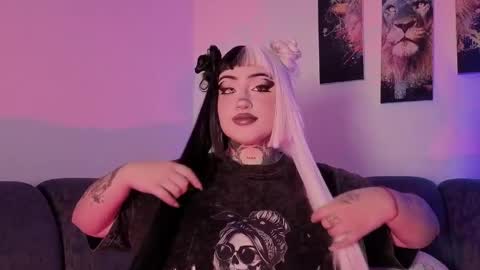 Snapshot of meow_boo chatting on May 2026 08:25:01 PM Aruz online show from May 2026 08:25:01 PM