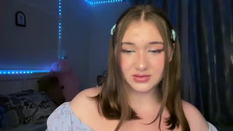 Snapshot of meow_claws chatting on July 2026 06:32:01 PM Kitten online show from July 2026 06:32:01 PM