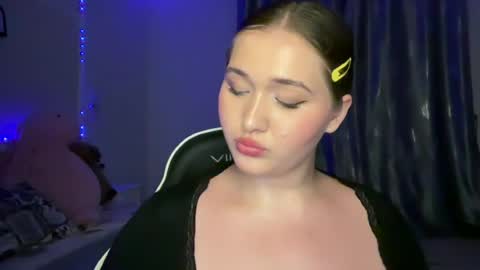 Snapshot of meow_claws chatting on July 2026 10:26:02 PM Kitten online show from July 2026 10:26:02 PM