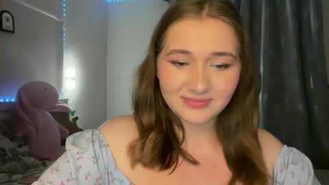 Snapshot of meow_claws chatting on July 2026 09:21:02 PM Kitten online show from July 2026 09:21:02 PM