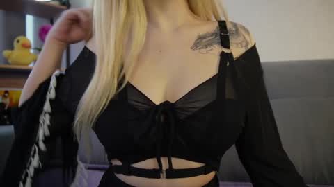 Snapshot of meow_rinnie chatting on February 2025 08:27:02 AM My links --- online show from February 2025 08:27:02 AM